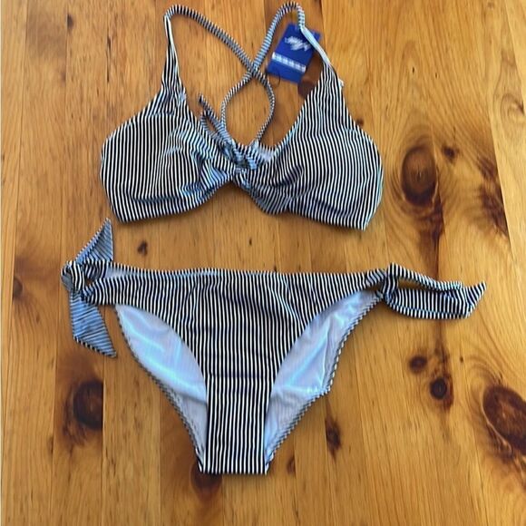 NWT!  Women’s Black and White Striped Racerback Bikini Set - Large - Picture 1 of 2